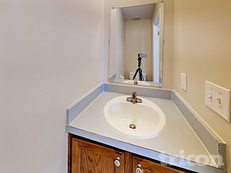 Building Photo - 6747 Long Meadow Cir S