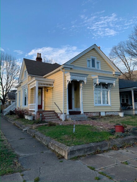 Primary Photo - 401 E Chestnut St