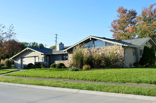 Primary Photo - 805 Candlewood Way