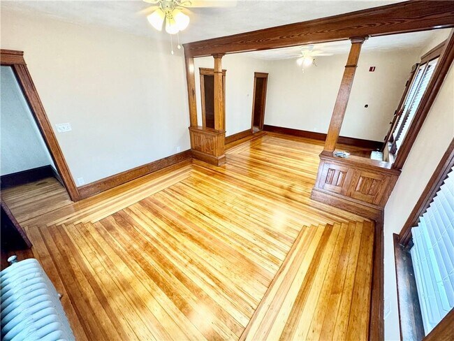 Building Photo - 25 Hanover Ave