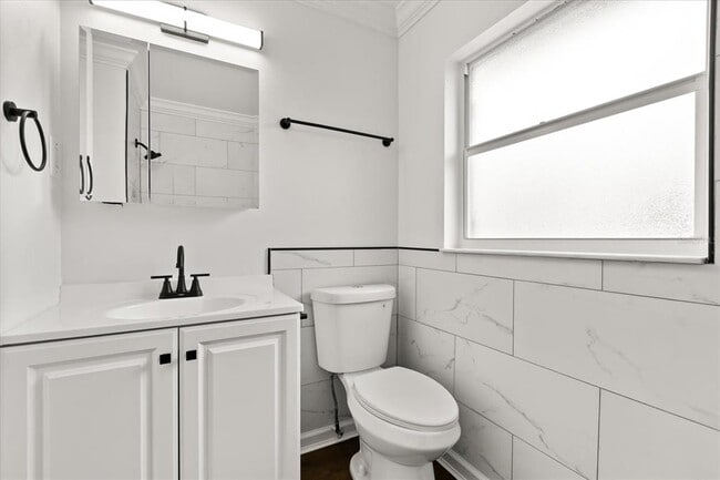 Building Photo - 1514 Lady Ave