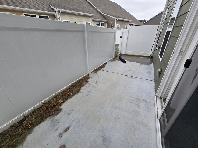 Building Photo - 1609 Whistling Rd