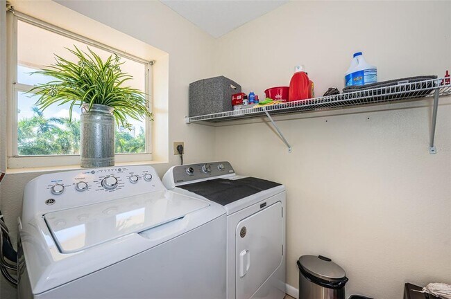 Building Photo - 6081 Bahia Del Mar Cir N