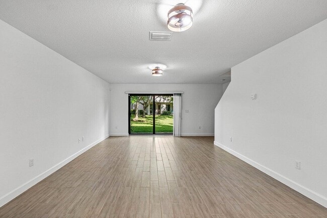 Building Photo - 6001 Woods Edge Cir