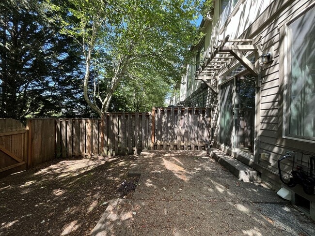 Building Photo - Beautifully Updated Bethany Townhome with Private Backyard and Modern Finishes