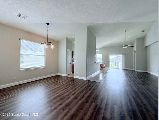 Building Photo - 3900 Playa Del Sol Dr