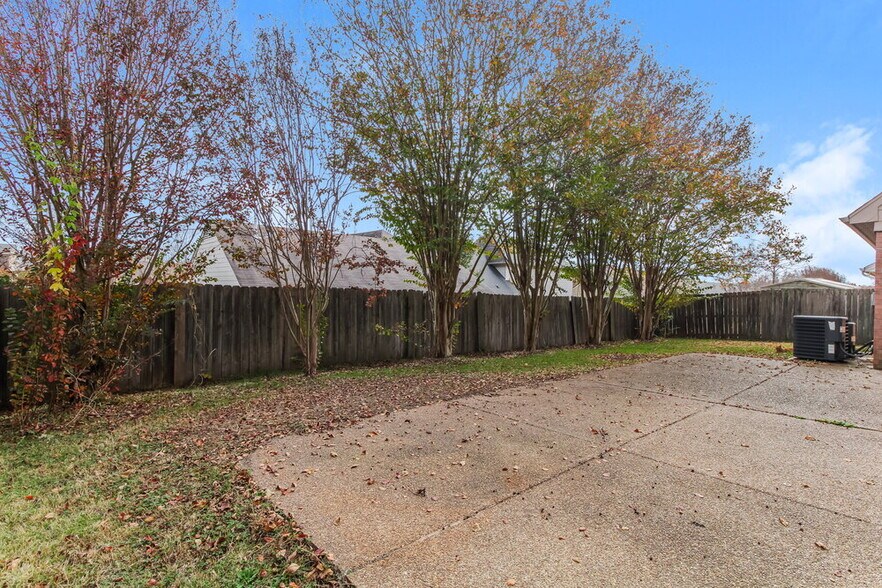 Building Photo - 2792 Shady Well