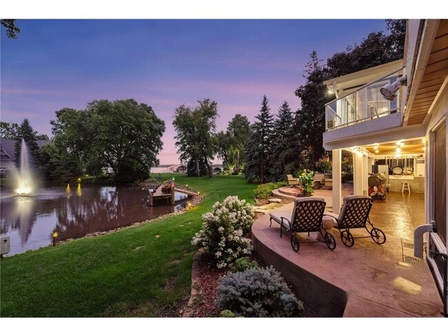 Building Photo - 3135 Shoreline Dr