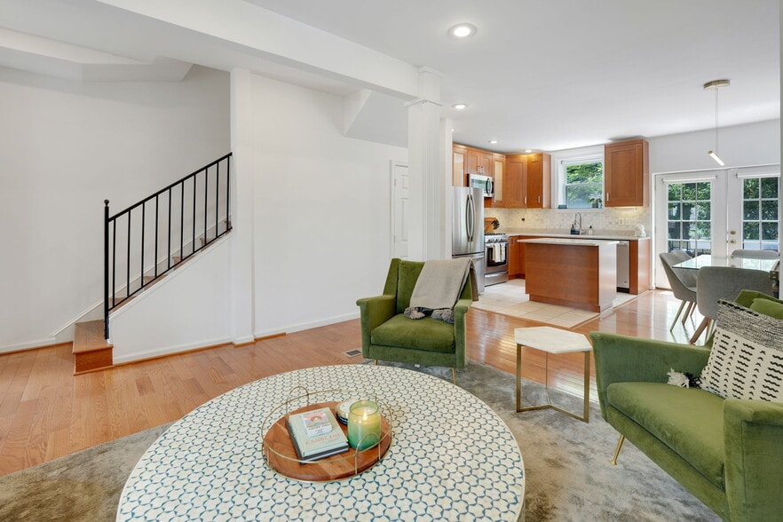 Building Photo - 520 Lamont St NW