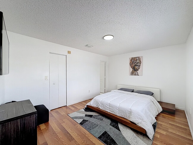 Building Photo - 4702 NW 59th Manor