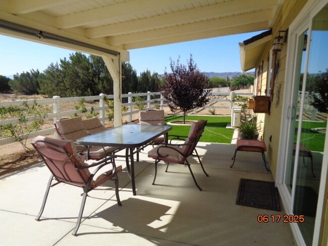 Building Photo - Immaculate Custom 1 Story on Shared 2.5 acres