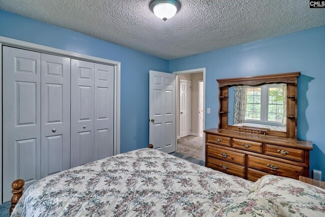 Building Photo - 221 Crooked Creek Rd