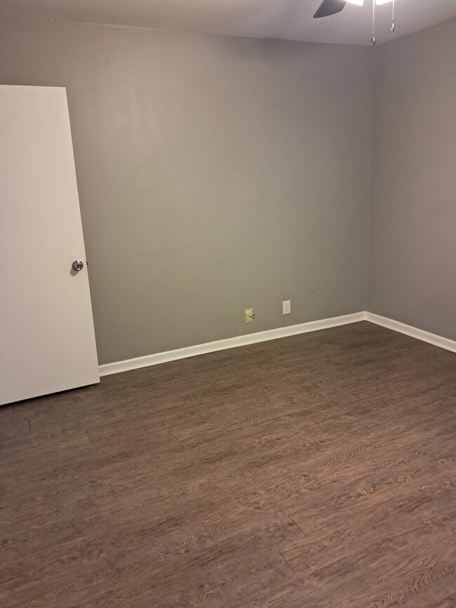 Building Photo - 12 Tulip Dr