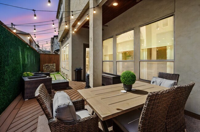 Building Photo - 622 Pink Azalea Trail