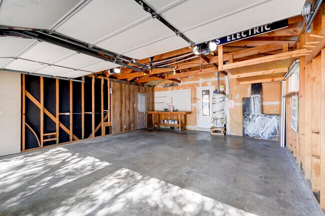 Building Photo - 1316 Espejo St NE