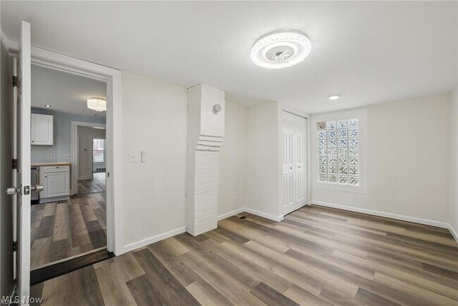 Building Photo - 2471 Tremont Ave