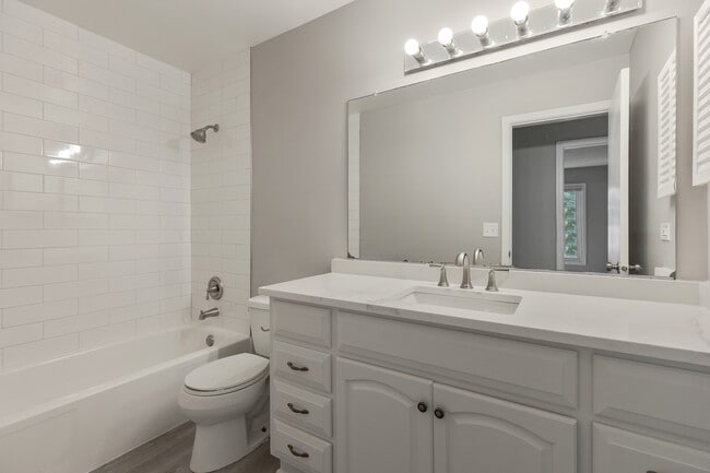 Building Photo - 135 Encina Dr