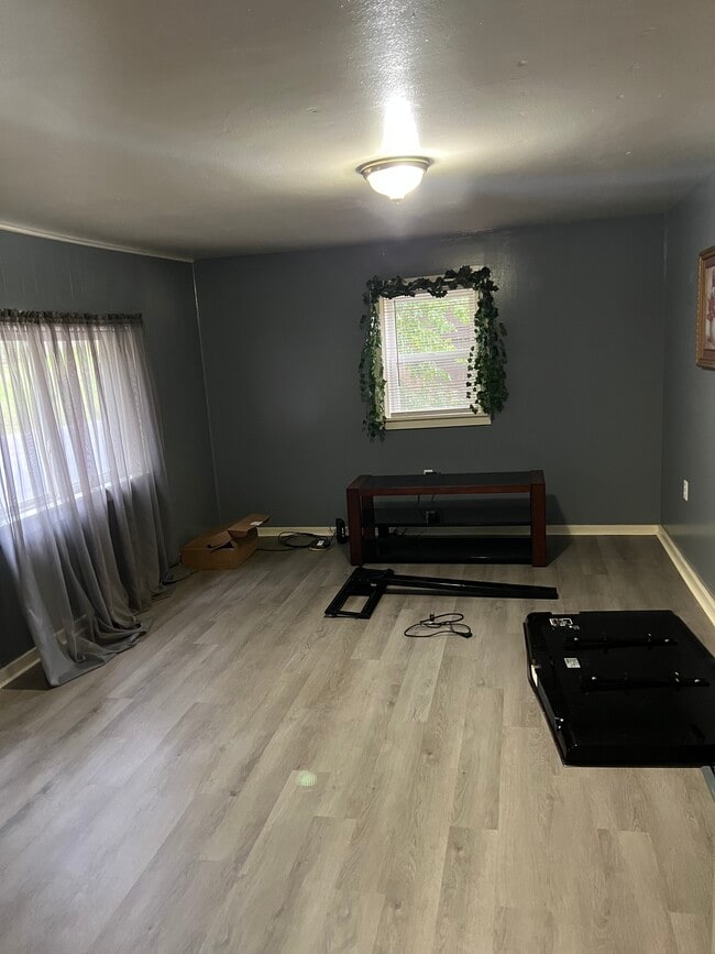 Building Photo - 2863 Licking Rd