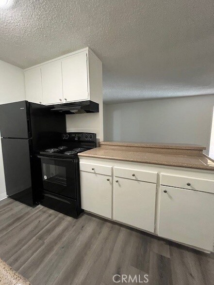 Building Photo - 685 E Vista Chino