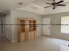 Building Photo - 2201 Umbel St