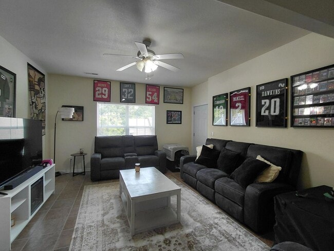 Building Photo - 21079 Hideaway Ln