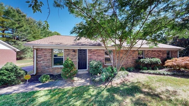 Building Photo - 8614 Burleson Ln