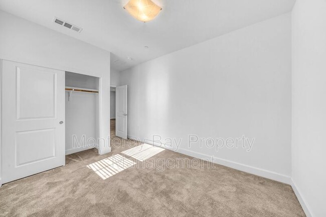Building Photo - 3008 Lighthouse Ln