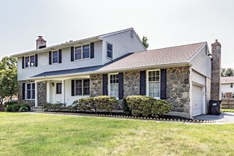Building Photo - 2412 Manet Rd