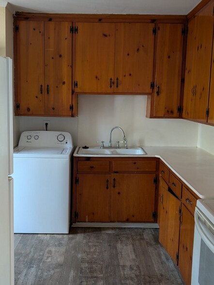 Building Photo - 2211 Morehead Ave