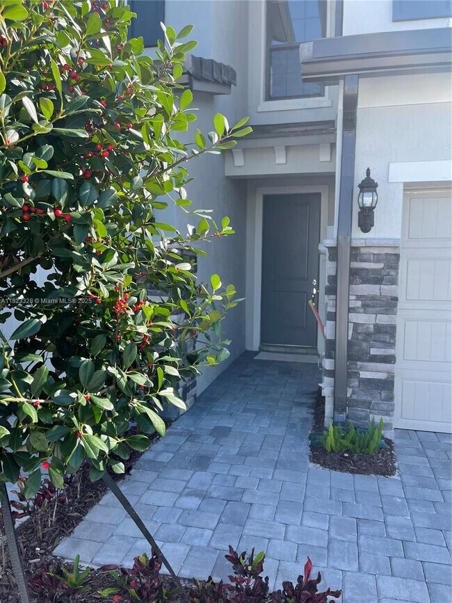 Building Photo - 2112 Appleton Cir S
