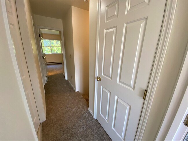 Building Photo - 2 Bed 1.5 Bath Condo! W/S/G/Lawn Care Included!