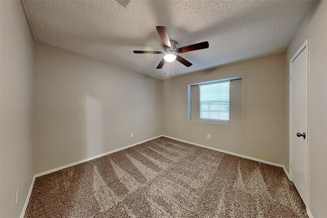 Building Photo - 3119 Park Garden Dr