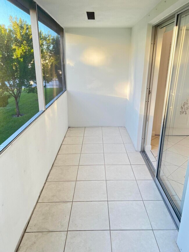 Building Photo - 162 Camden G