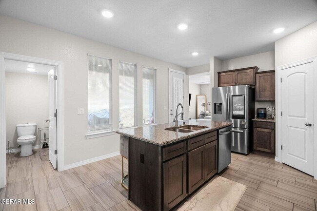 Building Photo - 14947 Pebble Hills Blvd