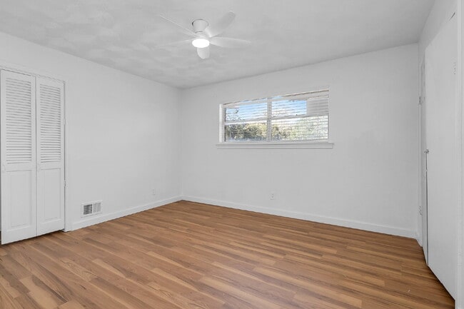 Building Photo - Beautiful Single-Story Home for Rent in Dallas | 3 Bedrooms | Living Room | Dining Room + Large G...