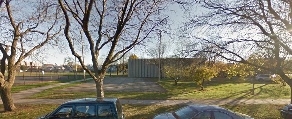 View across street - 2858 W Henderson St