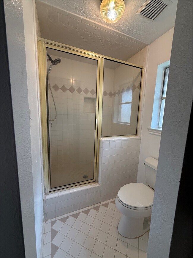 Building Photo - 2075 Little Cedar Dr
