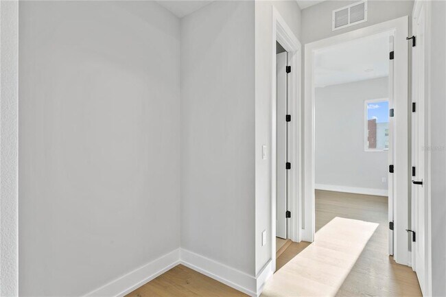 Building Photo - 368 6th St S