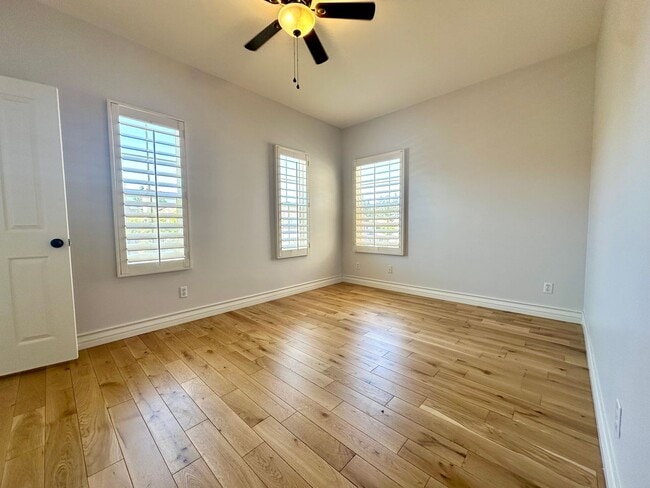 Building Photo - 4 bedroom beautiful Irvine home in gated N...