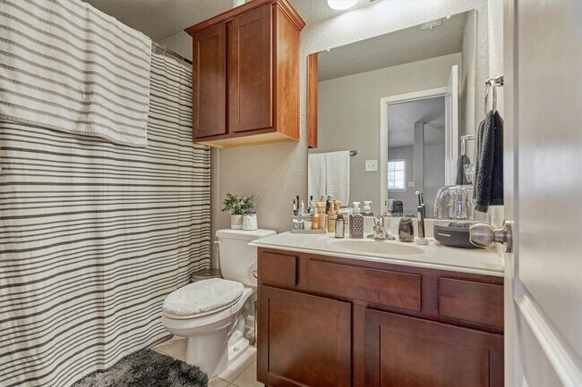 Building Photo - 204 Forest Peak Way