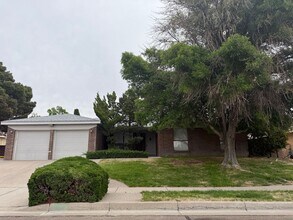 Building Photo - 4 Br, 1.75 Ba, 2 living areas, formal dining room, 2 CG, nice yards, storage shed