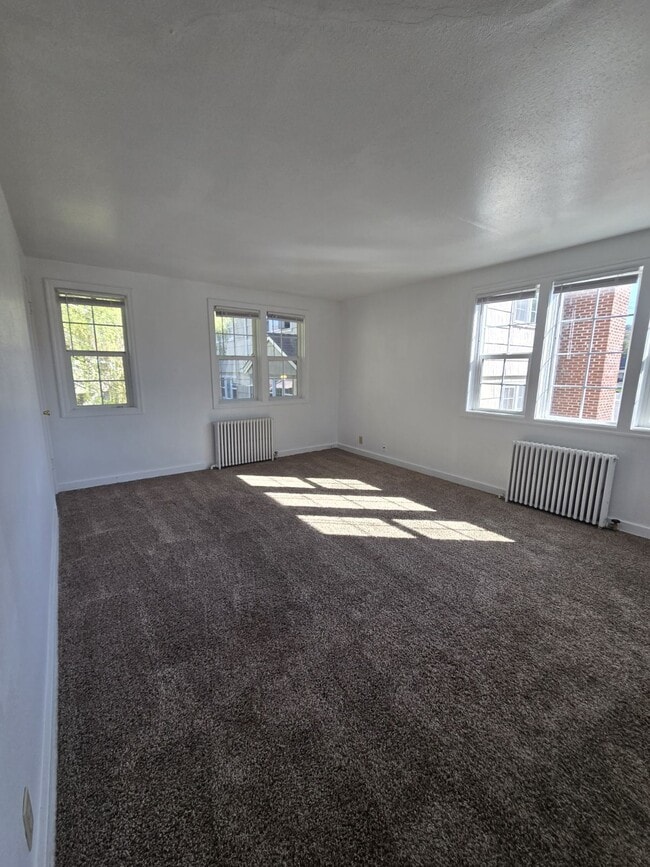 Building Photo - 447 NE Winchester St