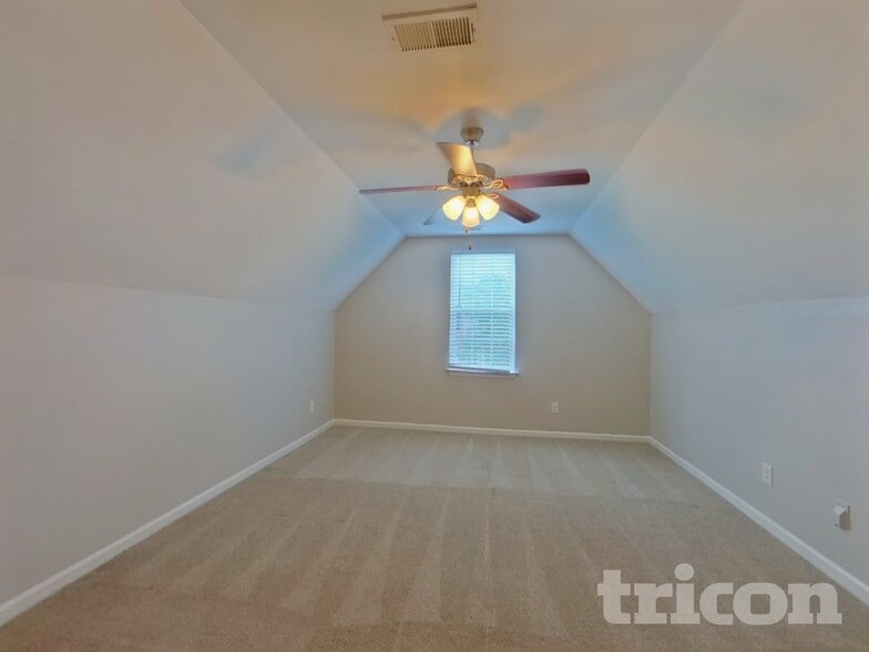 Building Photo - 6235 Leslie Drive