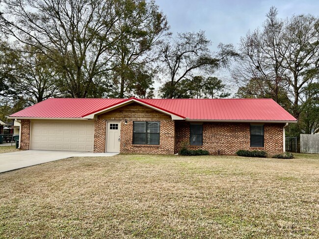 Building Photo - 3/2 with fenced in yard!