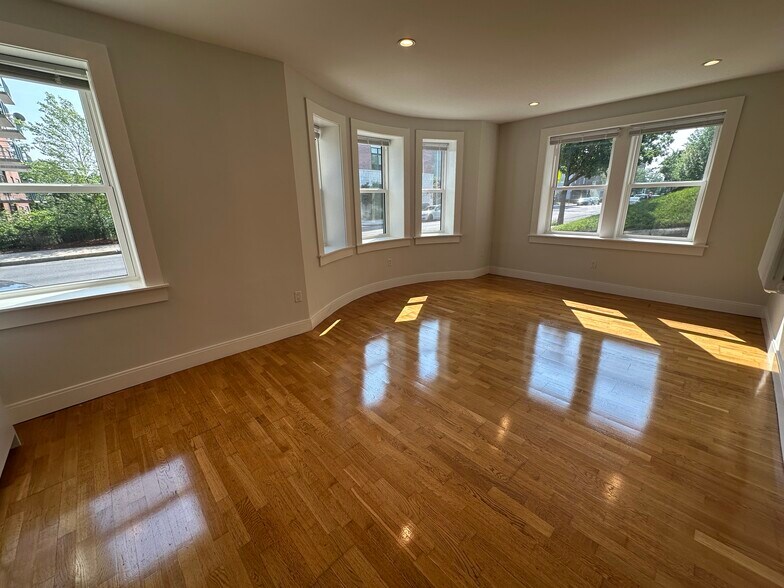 Building Photo - 119 Highland Ave