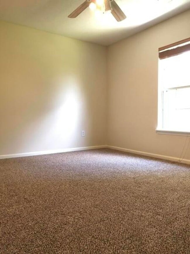 Building Photo - Available now. 4 Bedroom 3 Full Bath Home