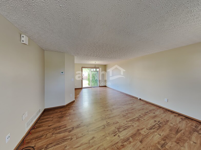 Building Photo - 5895 Westbend Dr