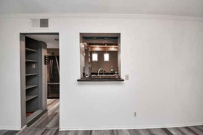 Building Photo - 11525 Burdine St