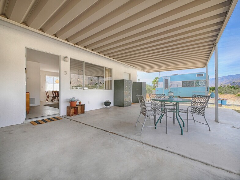 Building Photo - 277 East Racquet Club Road