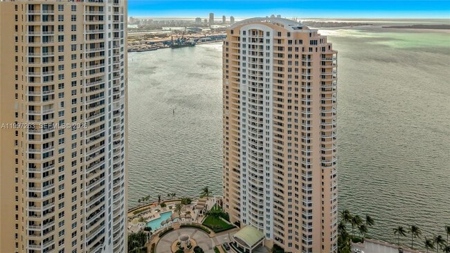 Building Photo - 808 Brickell Key Dr